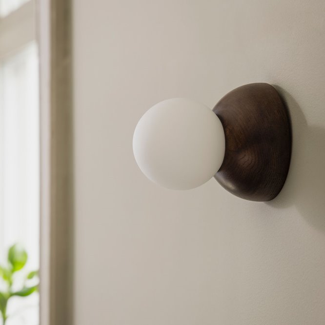 Drewniany kinkiet szklana kula japandi Torrano